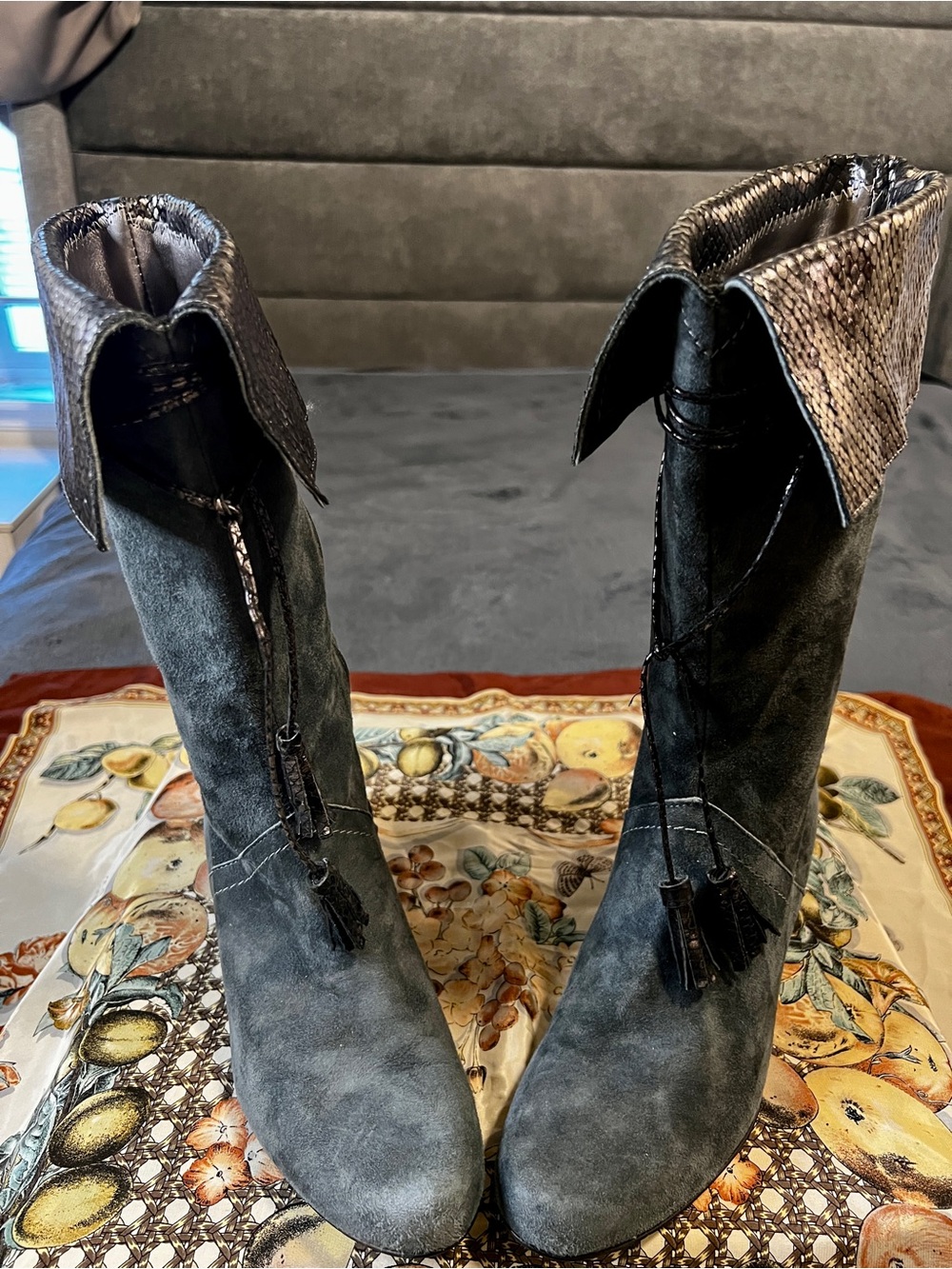 Carisima Italy Vtg Wms Gray Suede Metallic Python Tassel Witchy Steampunk Boot 8